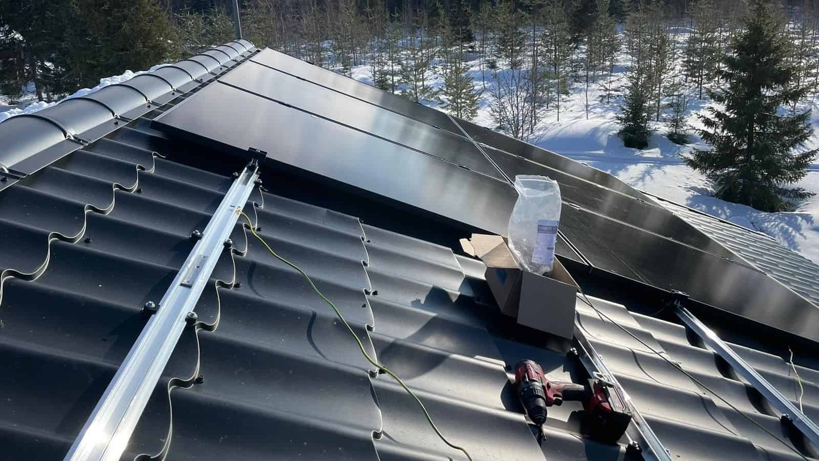 Aurinkosähköjärjestelmän asennus