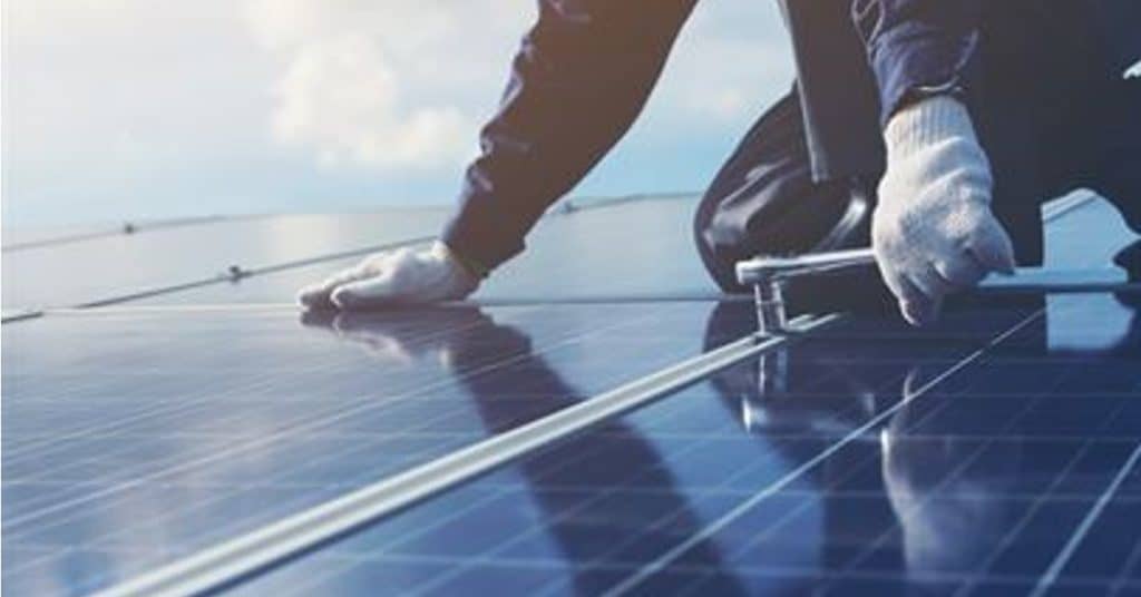 Aurinkopaneelit katolle