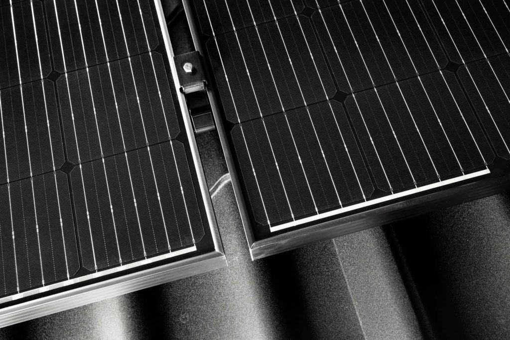 Aurinkopaneelit peltikatolle