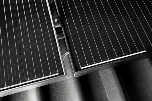 Aurinkopaneelit peltikatolle