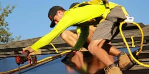 Aurinkopaneelin asennus mökille