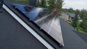 Aurinkopaneelit mökille