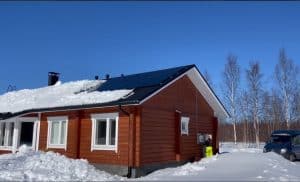 Aurinkopaneelit talvella Suomessa